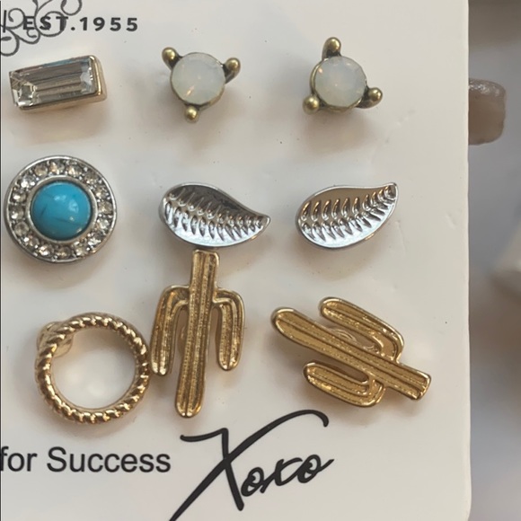 Set of 9 Earrings - Picture 6 of 7